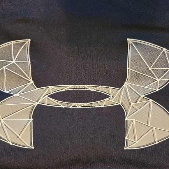 Under Armor Tee. Youth XL. LOOSE FIT. Fit's like men's small. - Picture 4 of 5